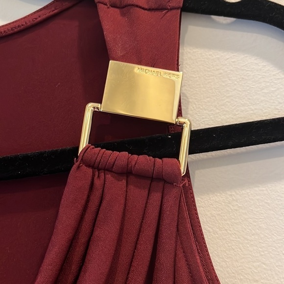 Michael by Michael Kors sleeve less blouse. Size Small. Burgundy - Picture 4 of 11